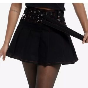 Hot Topic Black Pleated  Mini Skirt with Red Stitching Sz.S